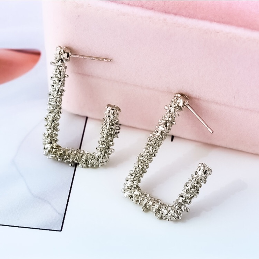 🔴5/$15🔴CLEARANCE Silver Simple Earrings NEW - Picture 5 of 13